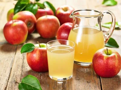 Cold-pressed apple juice