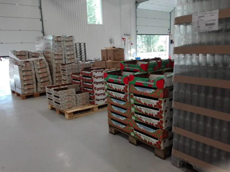 Mehustamon varastotilaa ja lavoja